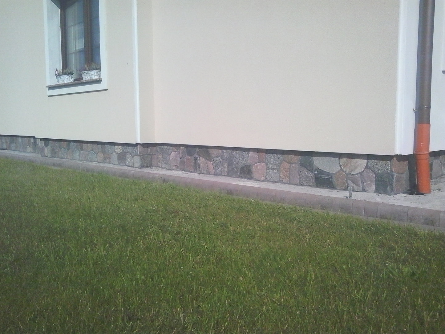 Kamień polny łupano-cięty gr.2-3cm