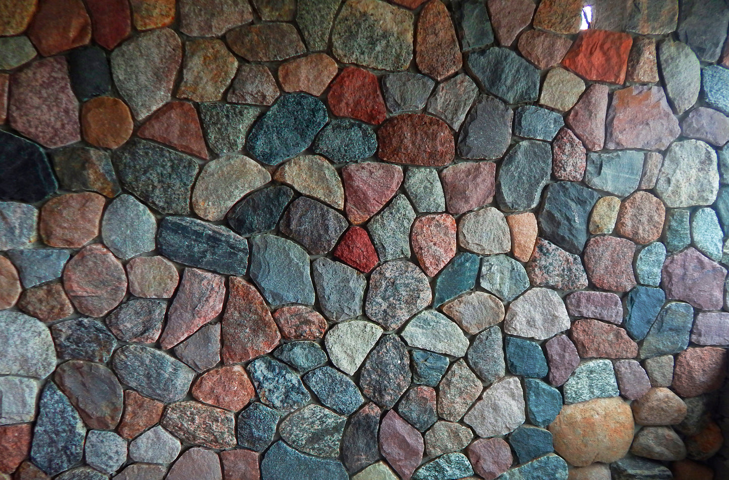 Kamień polny łupano-cięty gr.2-3cm